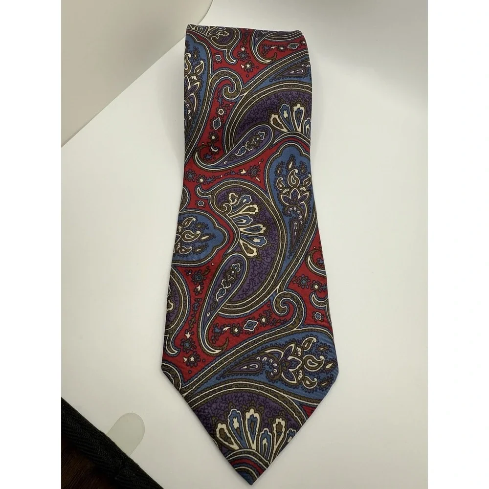 Vintage Van Heusen Classic Collection Paisley Silk‎ Tie USA Made Red Blue Wide